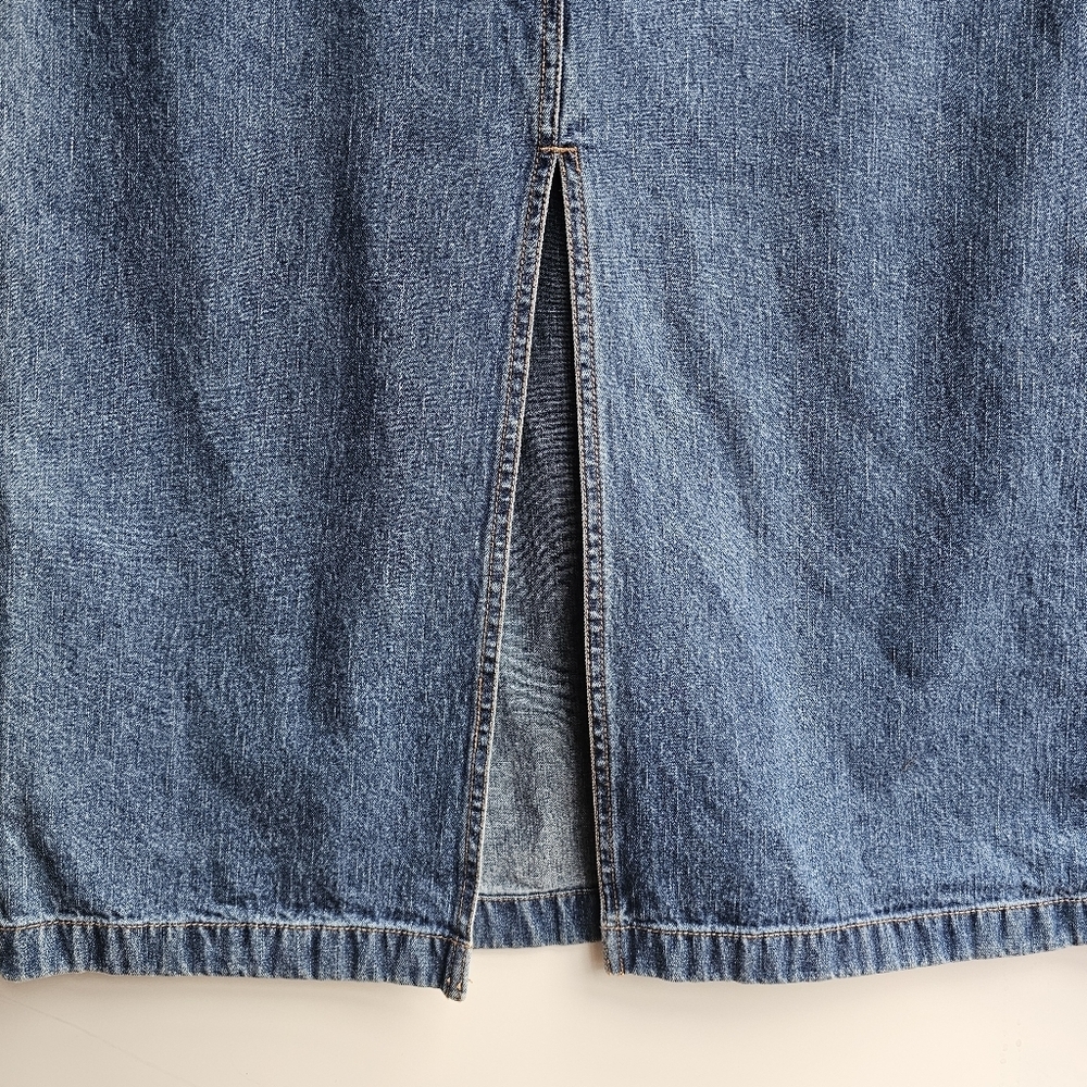 Vintage BASS Blue Denim Midi Skirt with Front Cargo Pockets Back Slit Size 6 - Picture 6 of 12